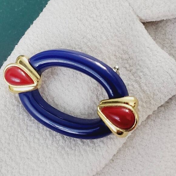 Vintage 80s - 90s Oval Blue Red Gold Tone Brooch Pin Fashion Jewerly Nautical - Picture 1 of 3